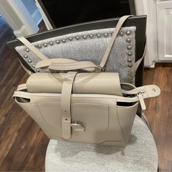 Chic Beige Leather Backpack display picture 1
